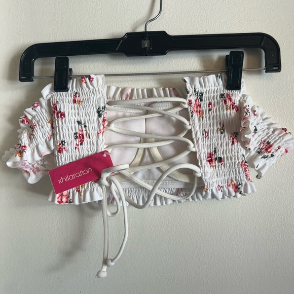 Xhilaration, S, white, NWT, Never Worn, flowered swimsuit top ruffles + sleeves - Picture 4 of 4